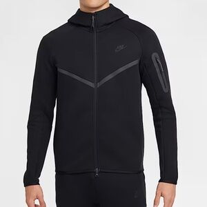*NEW* BLACK NIKE TECH HOODIE-Medium/Tall